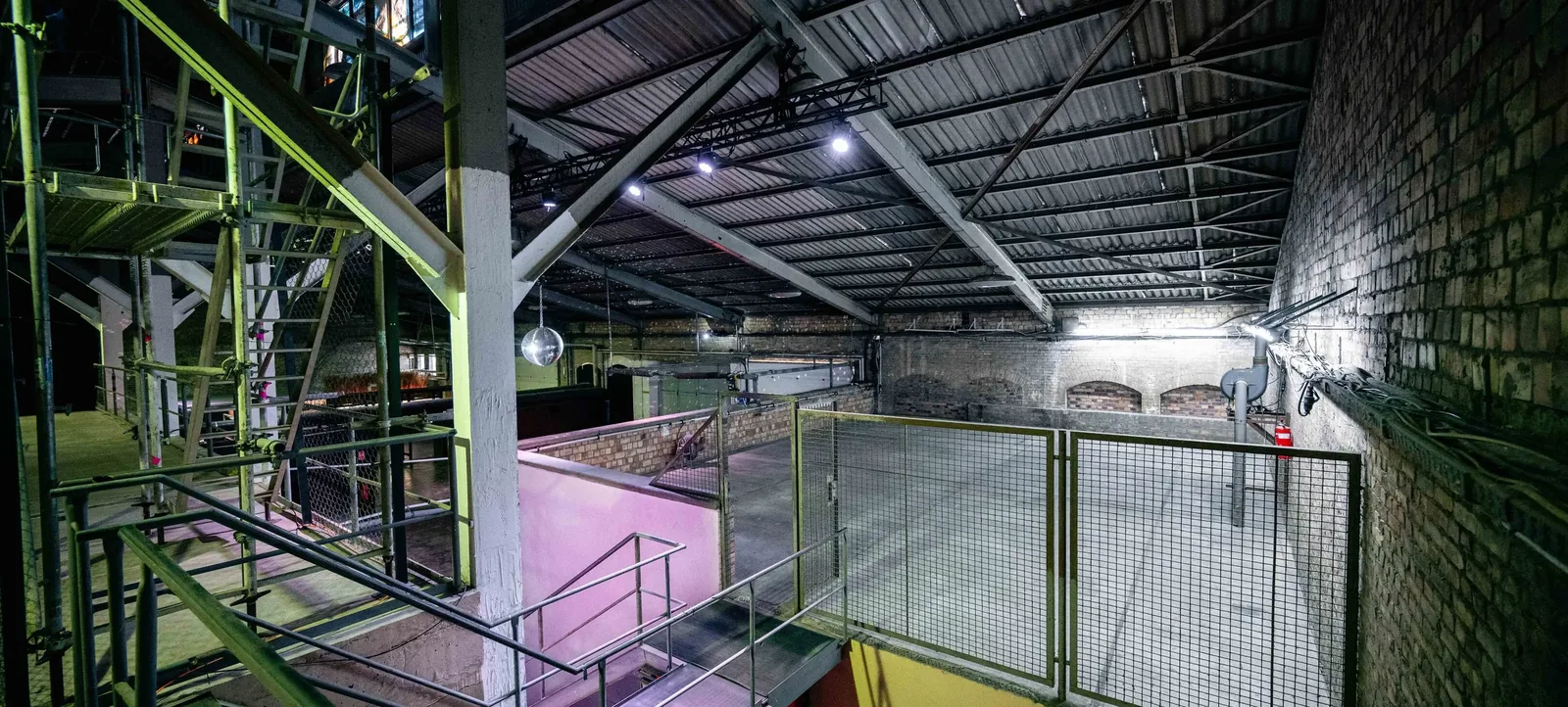 Industrial-Architektur im Komplex Motorwerk Berlin