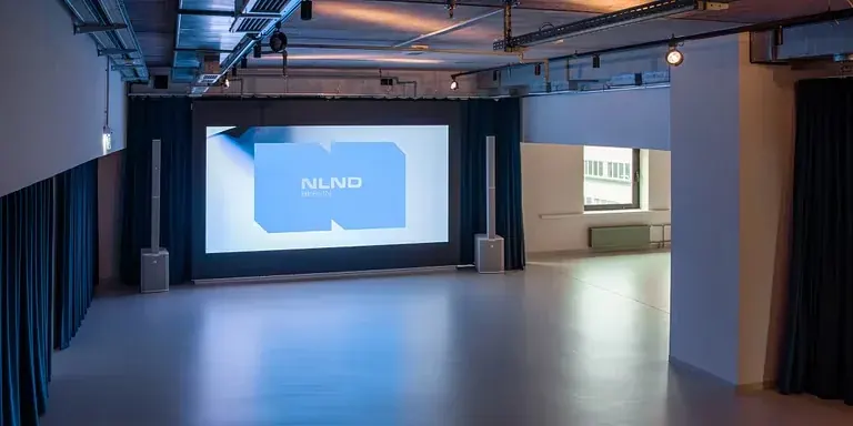 A9 Cinema im NLND, intimes Auditorium mit LED-Wand
