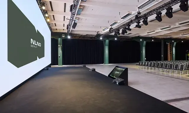 Showcase Stage C1 im NLND mit Tribüne und LED-Wand