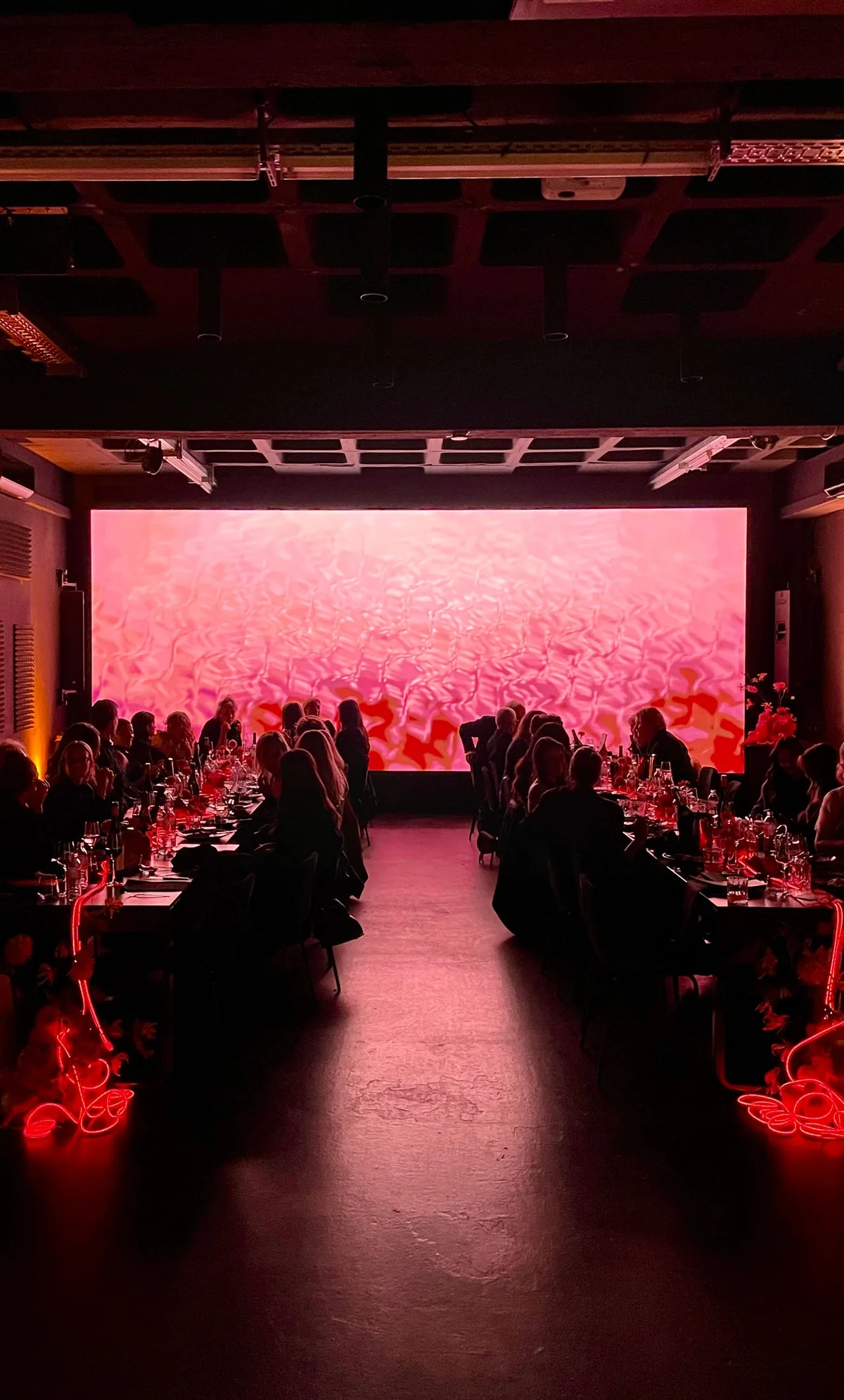 Dinner-Atmosphäre in der P61 Gallery
